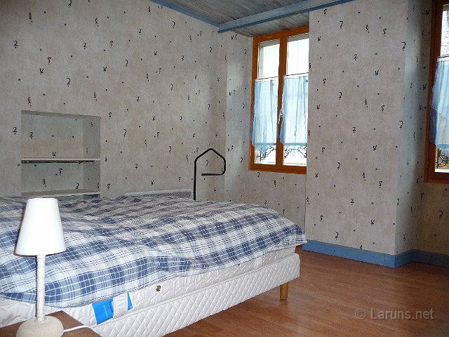 laruns_bourg_11.JPG - Chambre 1 / lit double