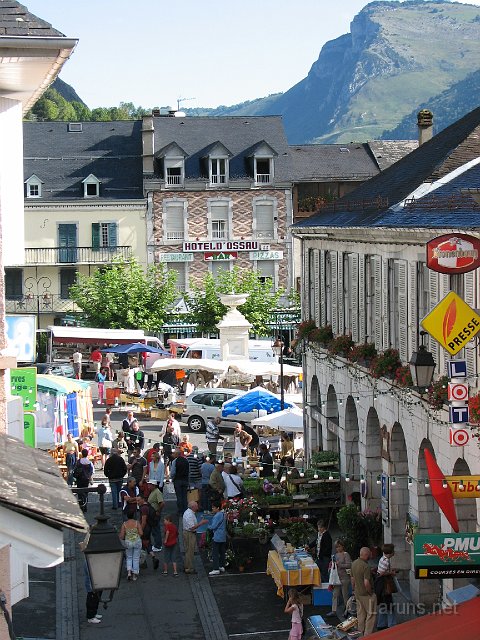 laruns_bourg_13.jpg - Vue de la chambre 1